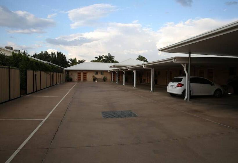 Emerald Central Palms Motel