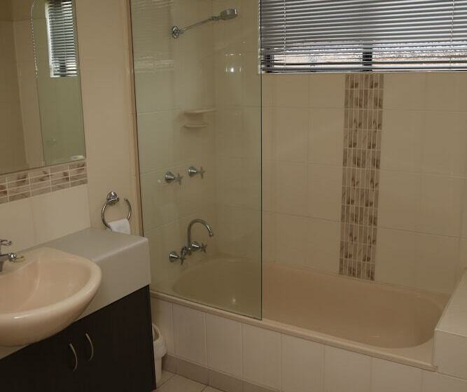 Emerald Central Palms Motel