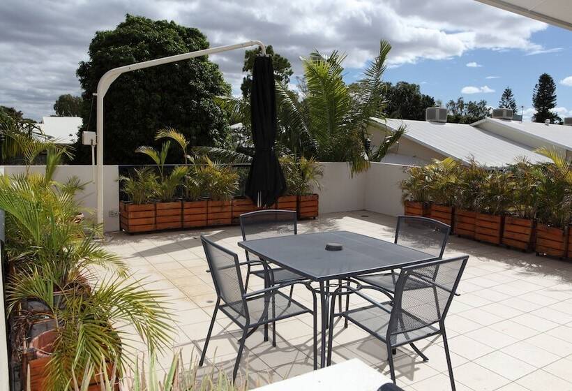 Emerald Central Palms Motel