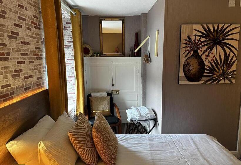 簡易ホテル The Cricketers Arms