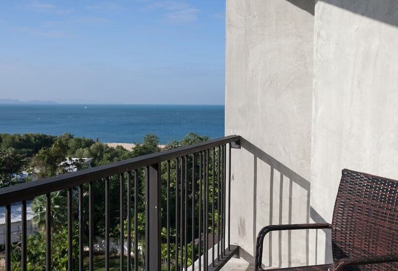 Отель B2 Sea View Pattaya Boutique & Budget