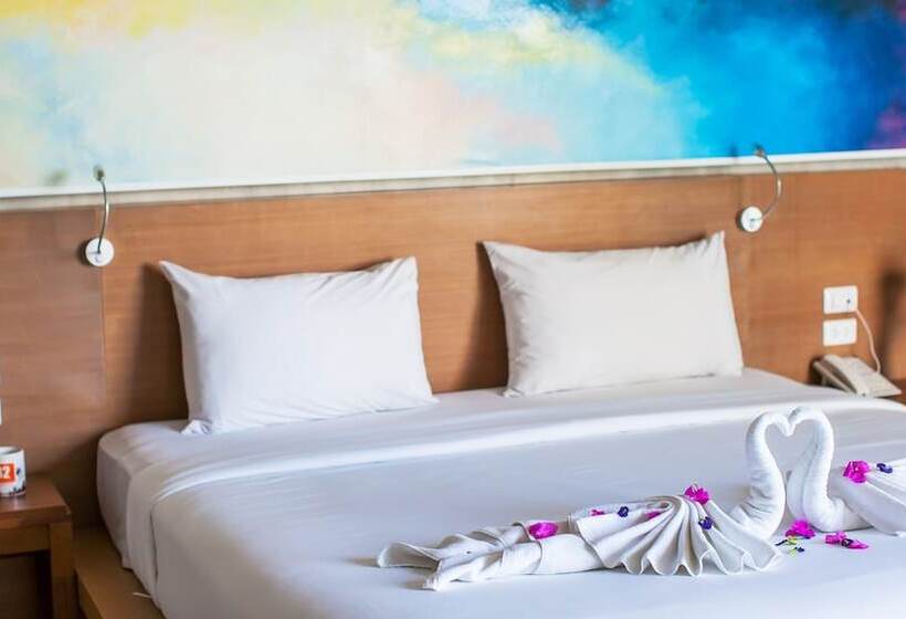 Отель B2 Sea View Pattaya Boutique & Budget