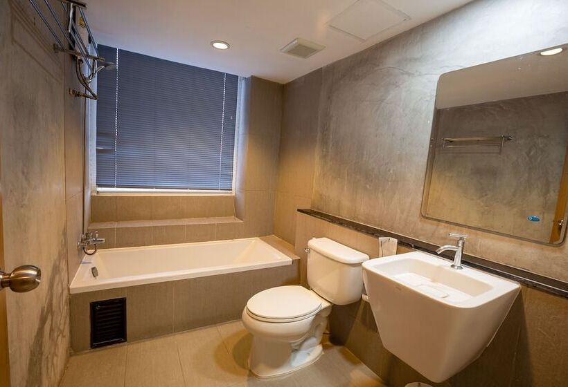 Отель B2 Sea View Pattaya Boutique & Budget