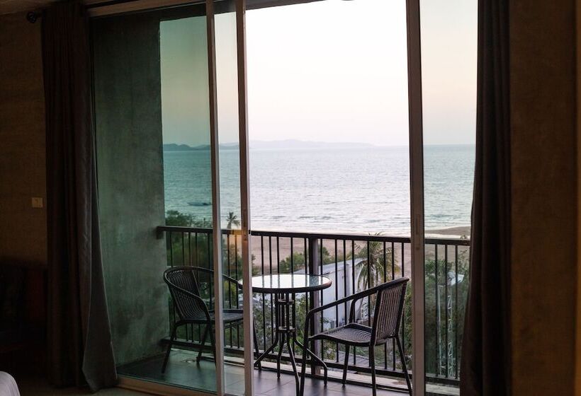 Отель B2 Sea View Pattaya Boutique & Budget