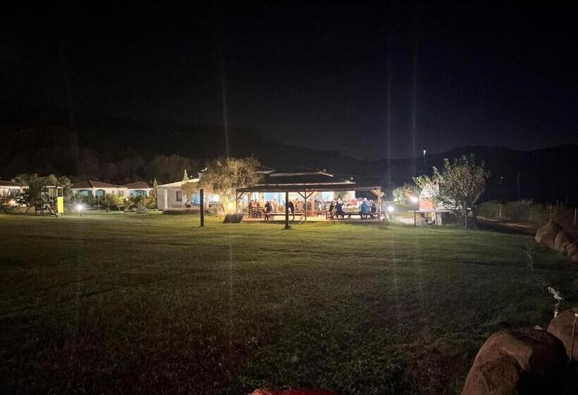 בית מלון כפרי Baia Cea