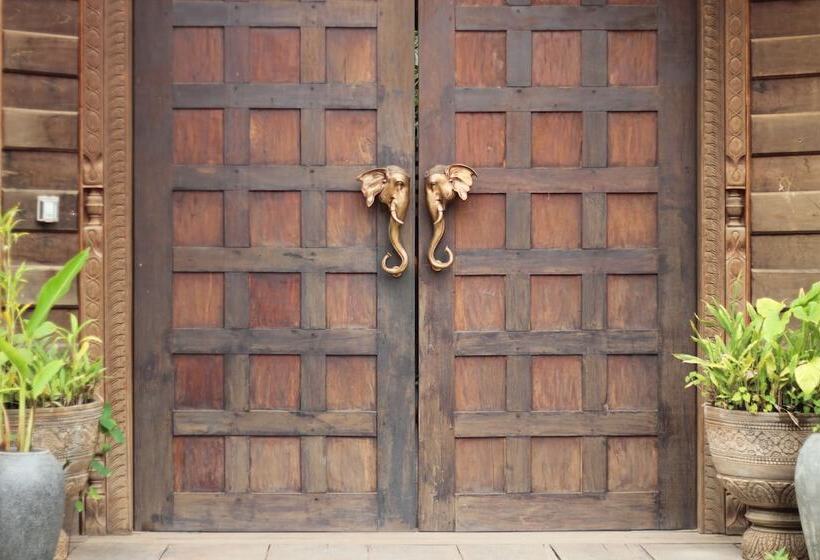 Отель Cambana D'angkor Suites