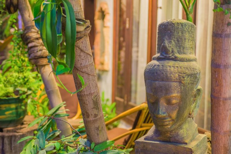 Отель Cambana D'angkor Suites