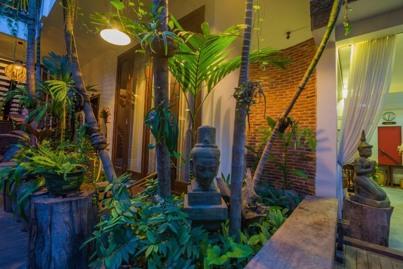 Отель Cambana D'angkor Suites