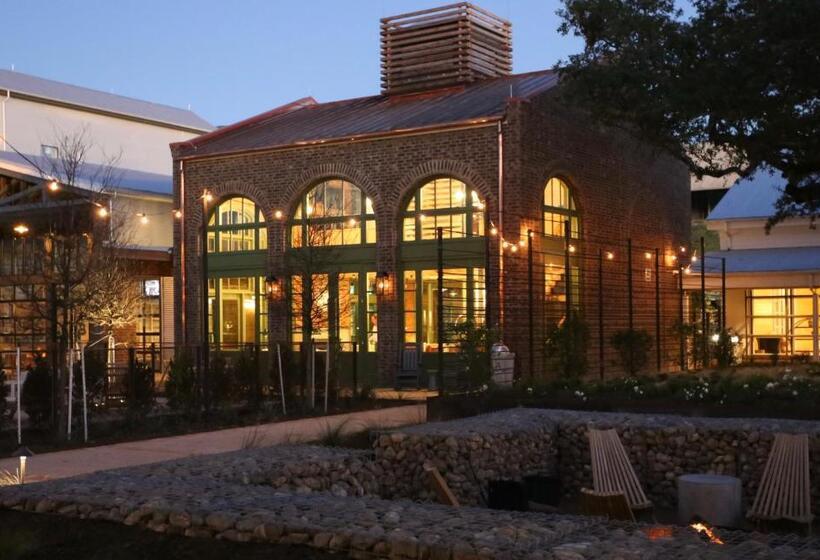 Cavalry Court, By Valencia Hotel Collection