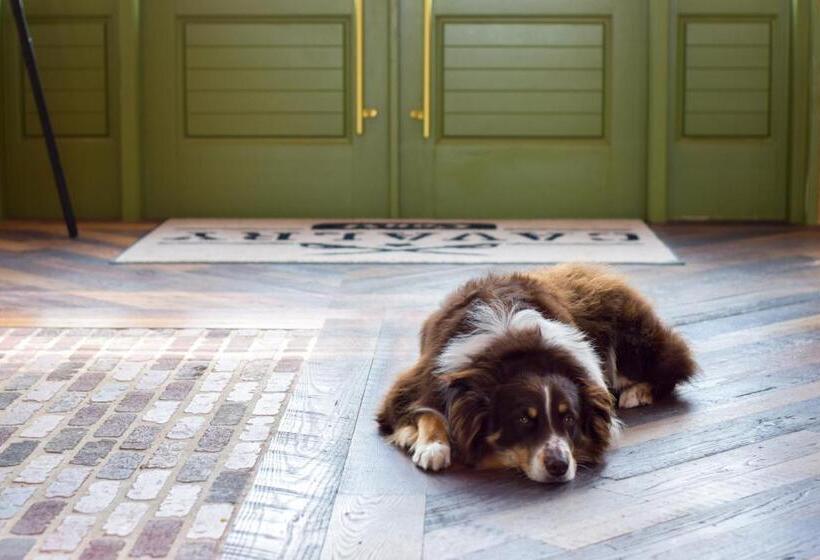 Cavalry Court, By Valencia Hotel Collection