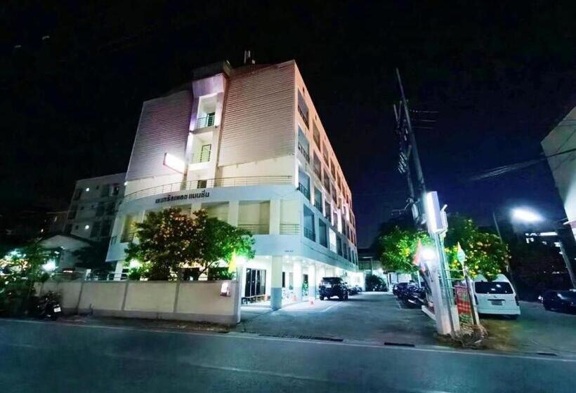 בית מלון כפרי Central Place