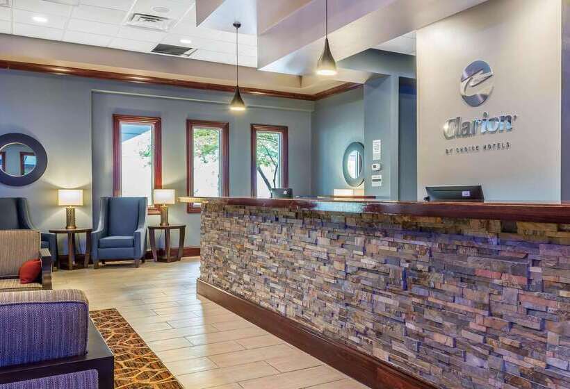 בית מלון כפרי Clarion Inn