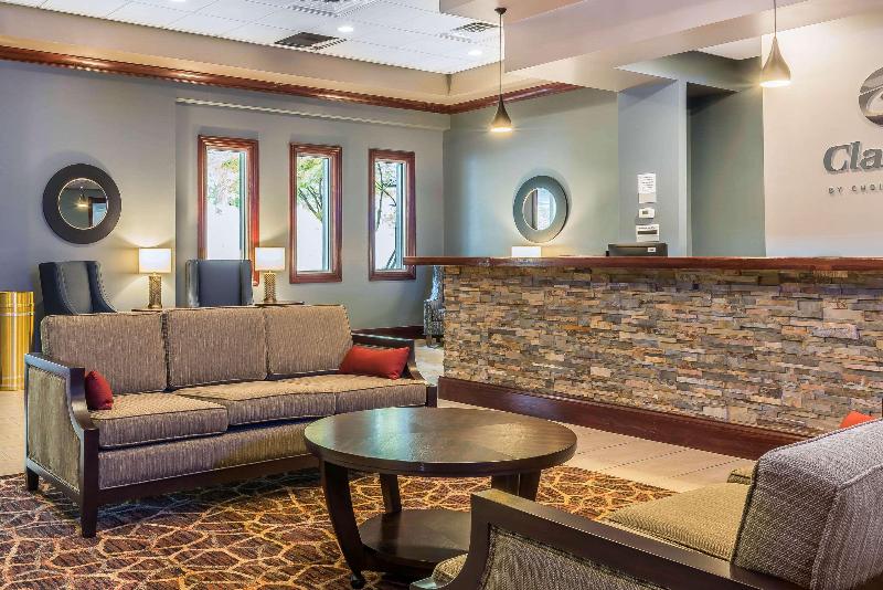 בית מלון כפרי Clarion Inn