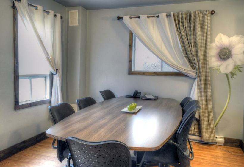 בית מלון כפרי Continental