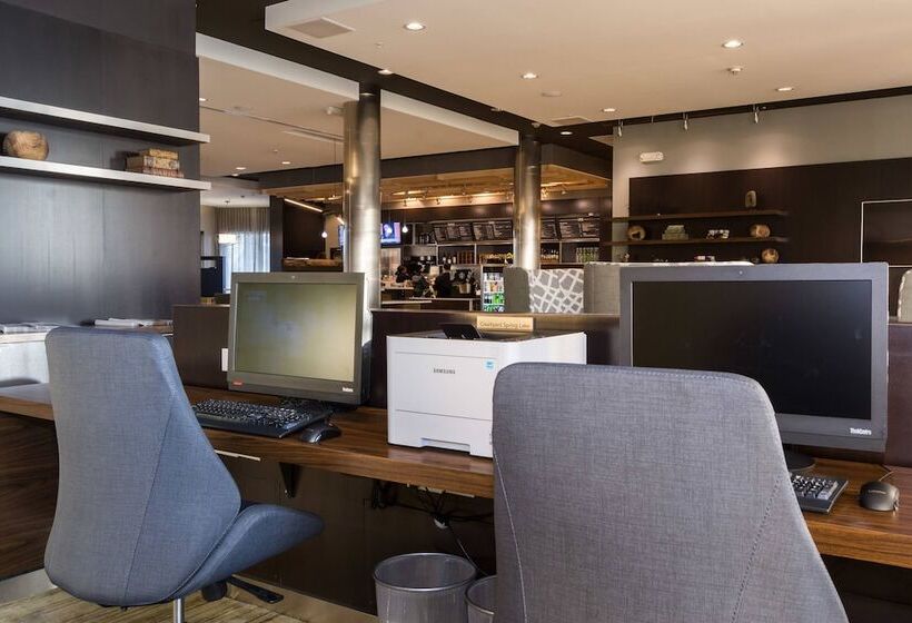 فندق Courtyard By Marriott Fayetteville Fort Liberty   Spring Lake