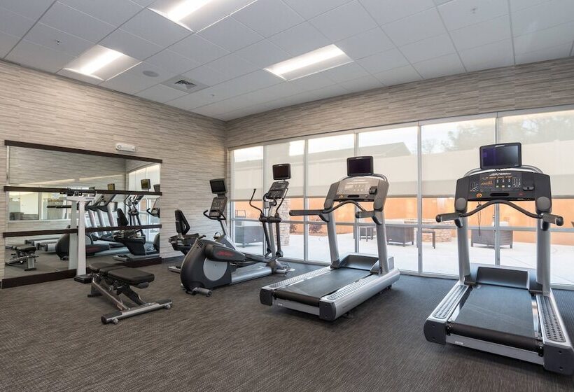 فندق Courtyard By Marriott Fayetteville Fort Liberty   Spring Lake