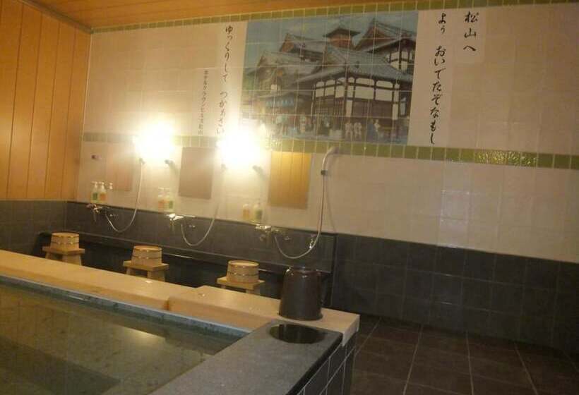 בית מלון כפרי Crown Hills Matsuyama