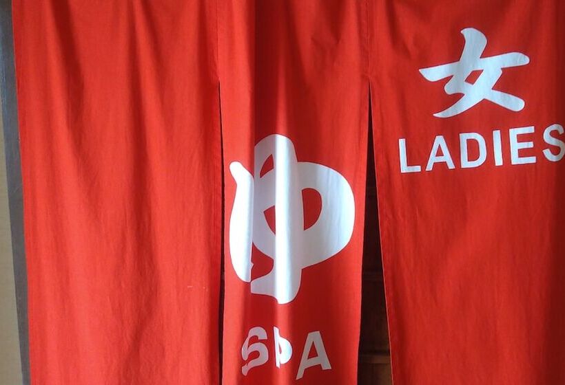 בית מלון כפרי Crown Hills Matsuyama