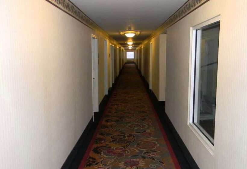 فندق Fairbridge Inn Express Dillon