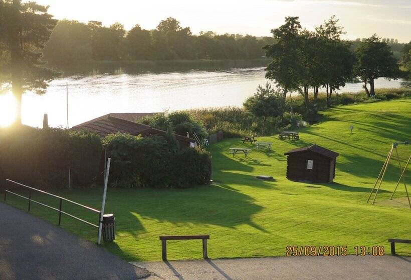 هتل Gosfield Lake Resort