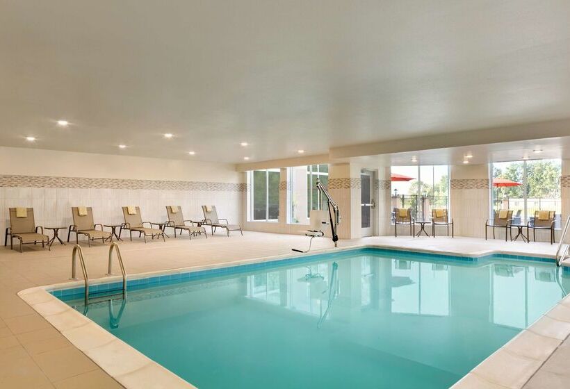 בית מלון כפרי Hilton Garden Inn Statesville