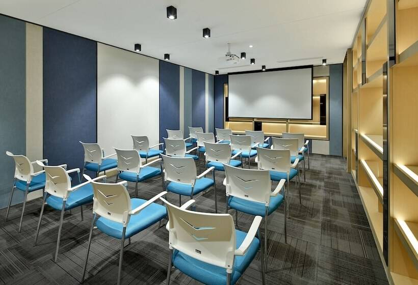 هتل Holiday Inn Express Chengdu Wenjiang Hotspring, An Ihg