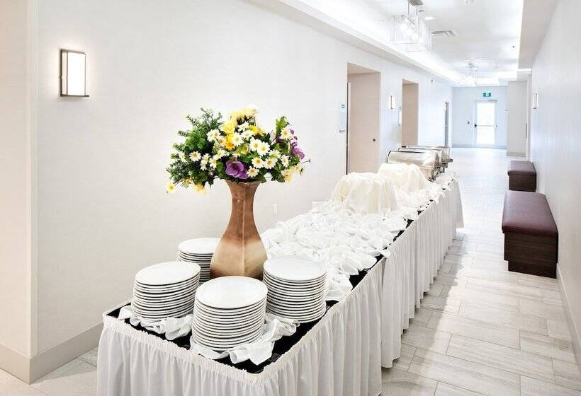 בית מלון כפרי Holiday Inn Express   Red Deer North, An Ihg