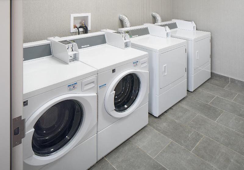 בית מלון כפרי Holiday Inn Express   Red Deer North, An Ihg