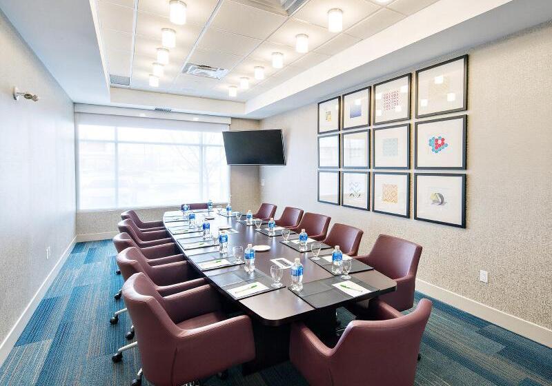 בית מלון כפרי Holiday Inn Express   Red Deer North, An Ihg