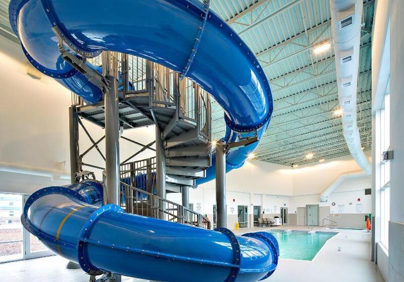 בית מלון כפרי Holiday Inn Express   Red Deer North, An Ihg