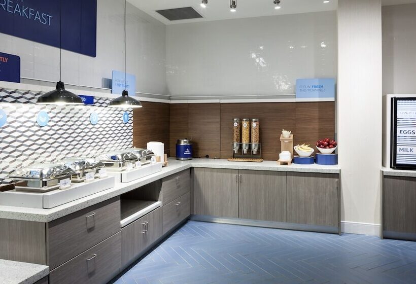 酒店 Holiday Inn Express & Suites   Orlando At Seaworld, An Ihg