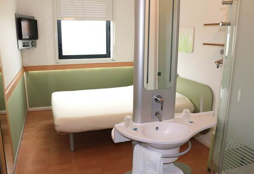 ホテル Ibis Budget Castelnaudary  A61