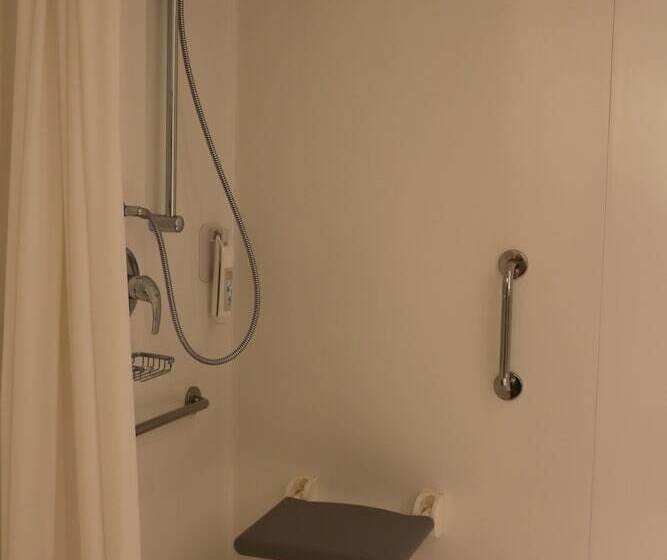 בית מלון כפרי Ibis Budget Castelnaudary  A61