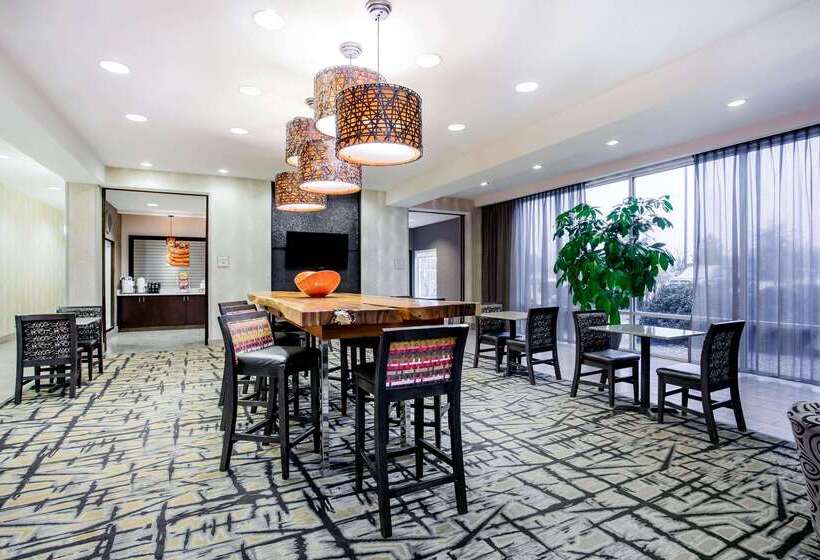 Отель La Quinta By Wyndham Andrews