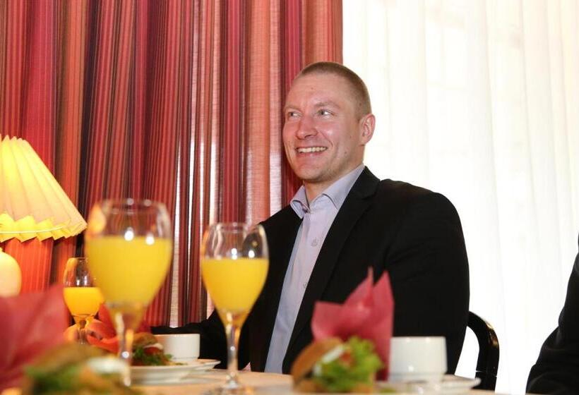 בית מלון כפרי Li Iisalmen Seurahuone