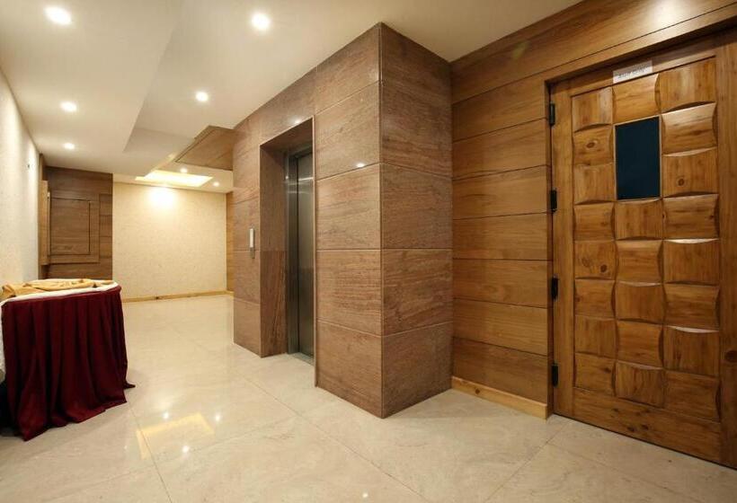 Mint Hotel Premia Chandigarh, Zirakpur