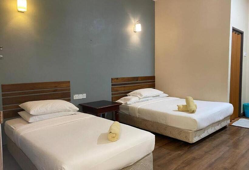 בית מלון כפרי Pandan Laut Beach Resort