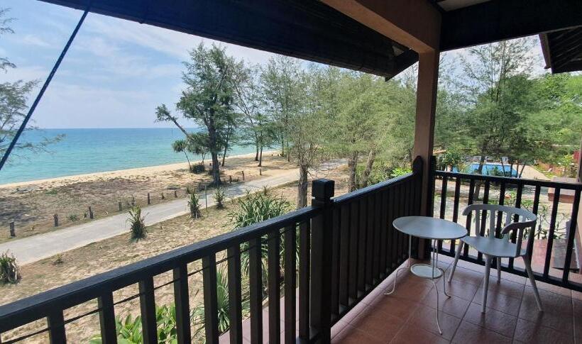 בית מלון כפרי Pandan Laut Beach Resort