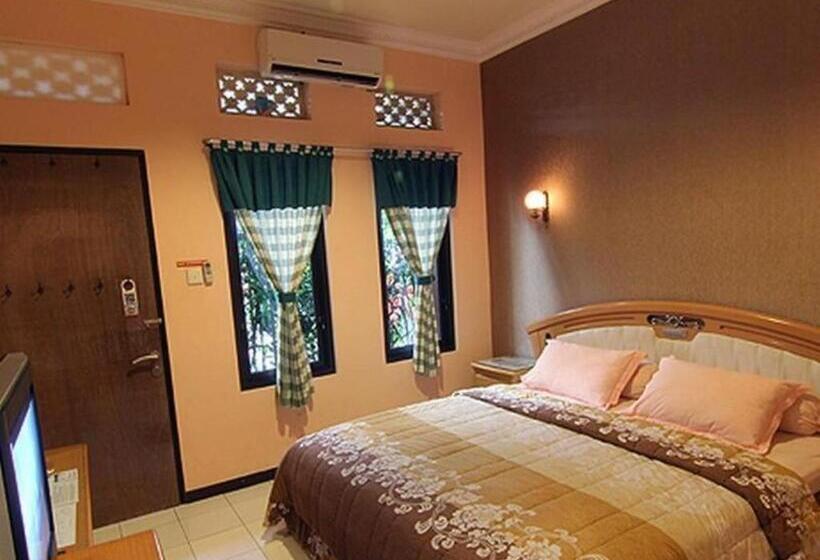 فندق Patria Plaza