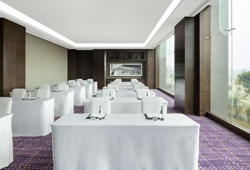 בית מלון כפרי Radisson Blu Faridabad