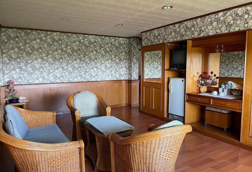 Отель Sakol Grand Palace