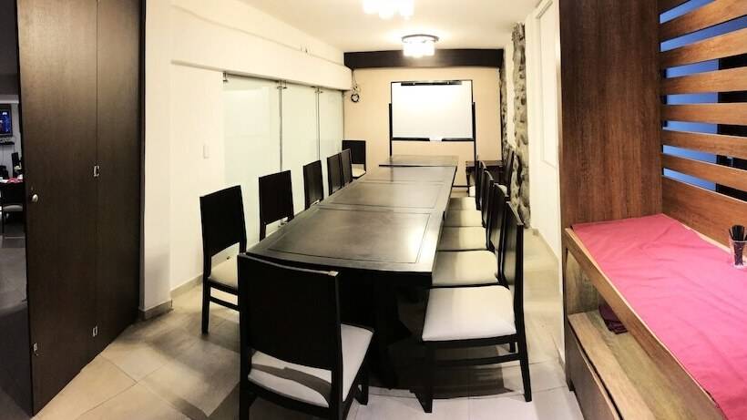 هتل Santiago De Compostella Suites