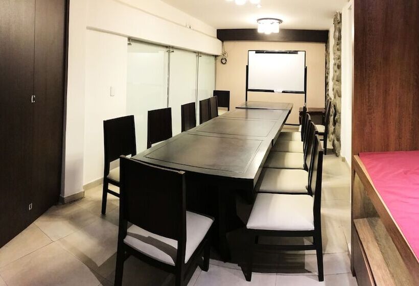 هتل Santiago De Compostella Suites