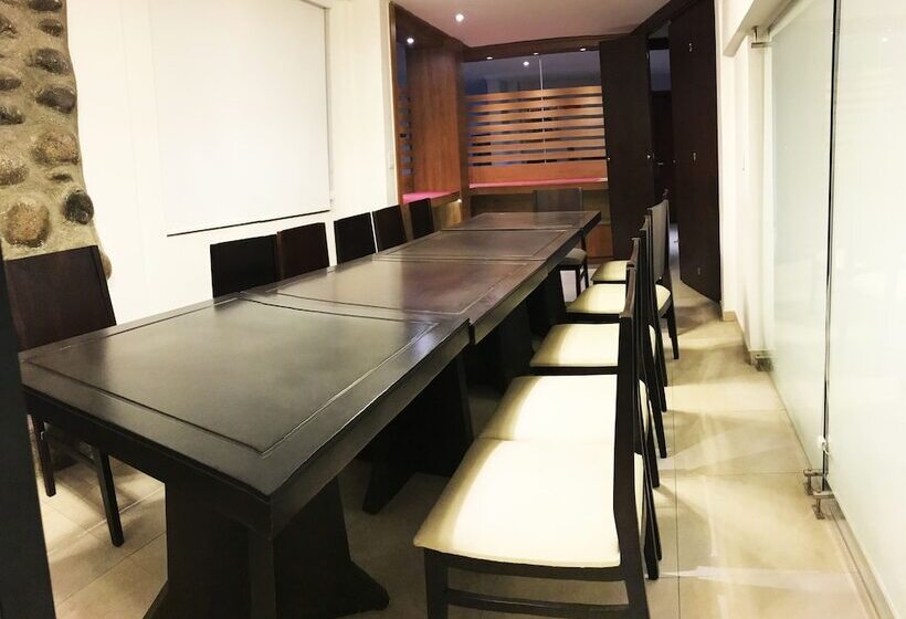 هتل Santiago De Compostella Suites