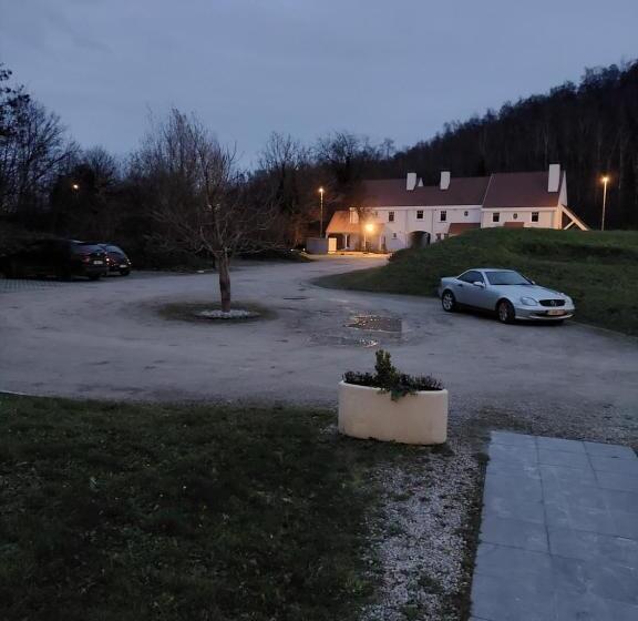 La Chambre Et Le Studio Du Château Du Golf De Bernalmont