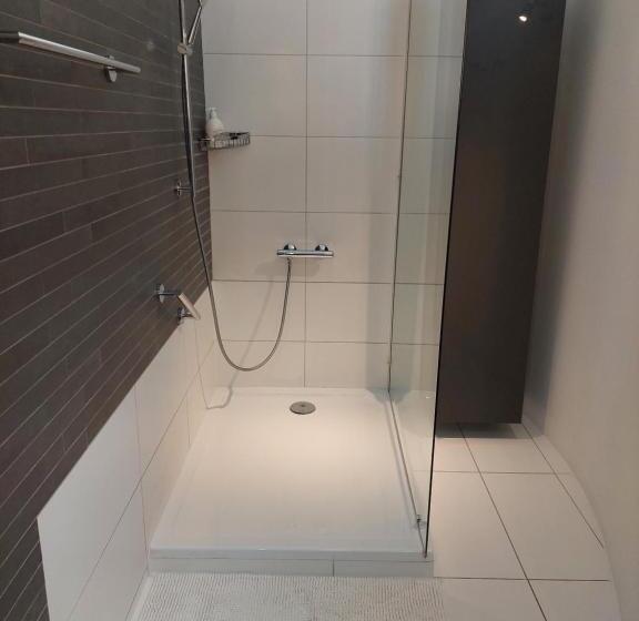 La Chambre Et Le Studio Du Château Du Golf De Bernalmont