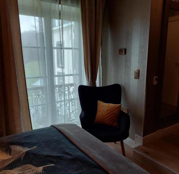 La Chambre Et Le Studio Du Château Du Golf De Bernalmont