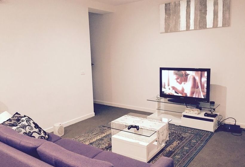 Modern Inner West Stay