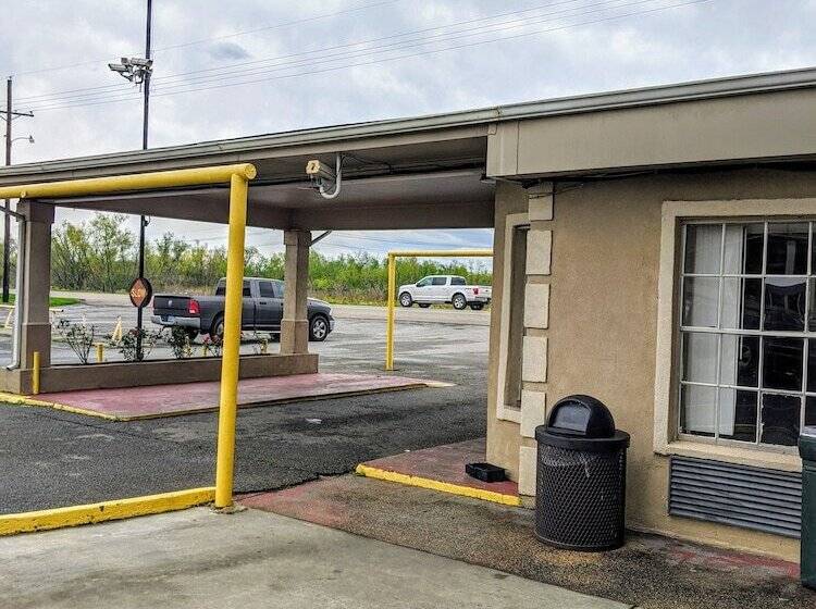 فندق على الطريق Lake Houma Inn