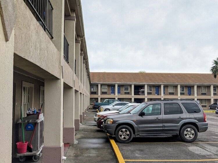 فندق على الطريق Lake Houma Inn